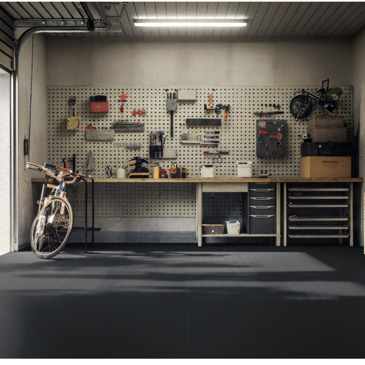 Dalle carrée pour sol de garage ou atelier en   PVC effet uni pose libre black Gerflor - 50.3 cm x 50.3 cm x 0.5 cm — vue 3
