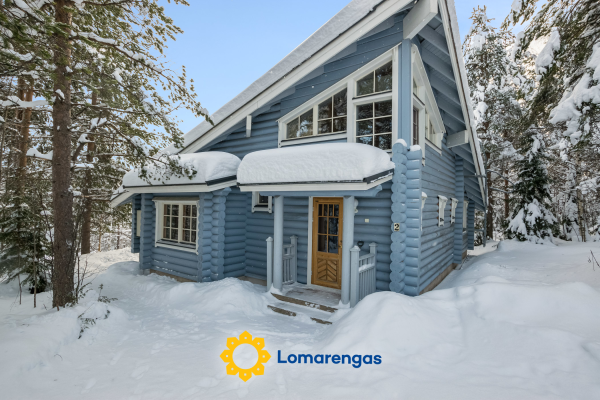Aurinkoinen hirsimökki
